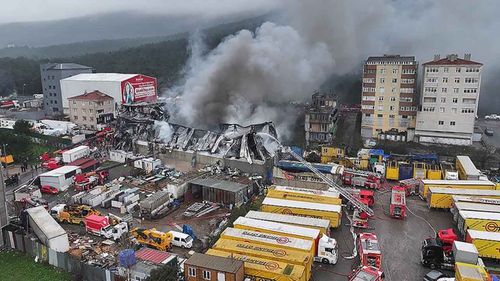 Ataşehir’de iş yerinde yangın: Alevler bütün binayı sardı, bir otel tahliye edildi