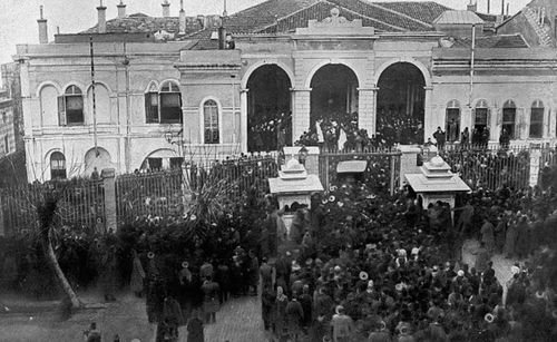 Her darbe, kendinden sonra gelen darbenin kuluçka makinesi görevini gördü