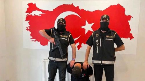 Yeni nesil suç örgütlerine operasyon: Aranan şüpheli Bakü'de yakalanıp Türkiye'ye getirildi