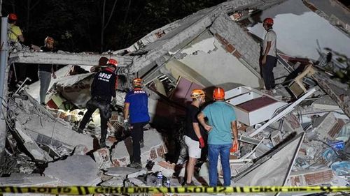 Balıkesir'deki depremde yıkılan binaya soruşturma: 2 kişi gözaltına alındı