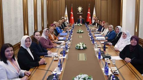 Başkan Erdoğan, AK Partili kadın belediye başkanlarıyla bir araya geldi