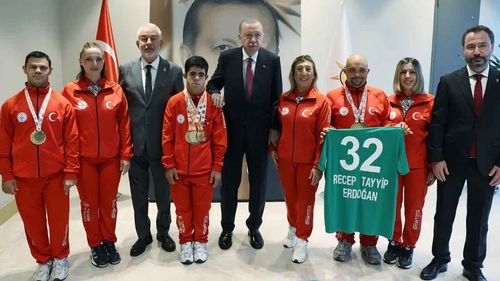 Başkan Erdoğan, özel sporcular ve federasyon temsilcileriyle bir araya geldi