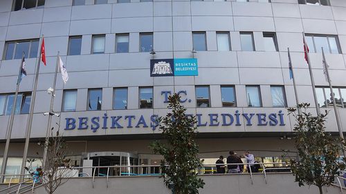 Beşiktaş’ta böcek skandalı: Eski Başkan Akpolat, belediye yöneticilerini dinletmiş