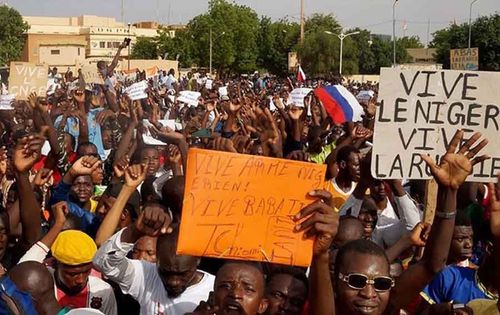 Burkina Faso’da siyasi partiler kapatıldı