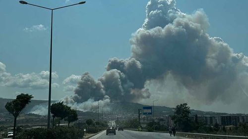 Çanakkale’de yangına müdahale sürüyor: Havalimanı ve boğaz kapatıldı