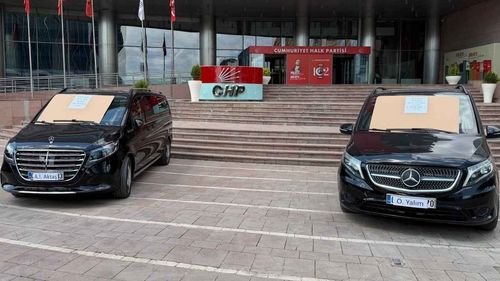 Kılıçdaroğlu, Özgür Özel'den kalan iki aracı satılığa çıkardı: Haram parayla alınmıştır