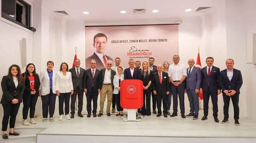 CHP’liler Mustafa Kemal portresini indirdi: Yedinci ok Ekremizm olabilir mi?