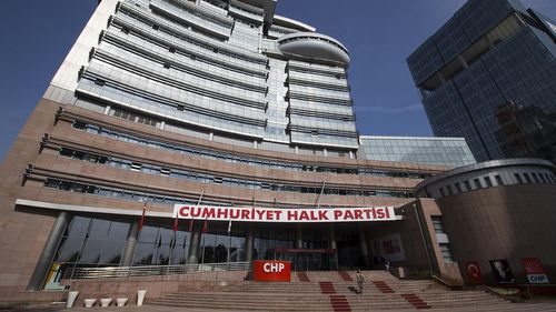 CHP’de parti meclisi üyeleri ikiye bölündü