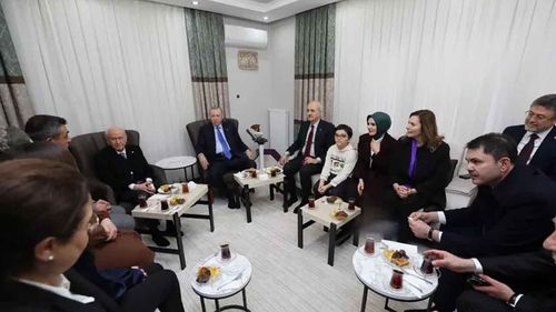 Cumhurbaşkanı Erdoğan ve Bahçeli'den depremzede aileye ziyaret