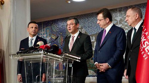 CHP Genel Merkezi’ndeki kaosun arkasından İmamoğlu çıktı