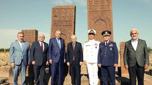 Liderler Ahlat'ta görüştü: Kabine Toplantısı Ahlat'ta başladı