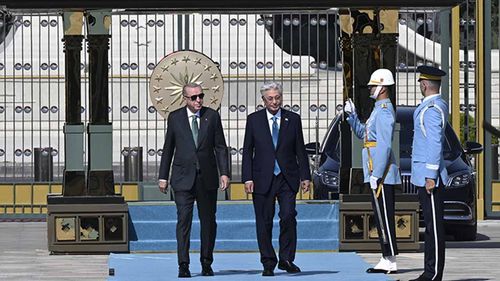 Başkan Erdoğan, Kazakistan Cumhurbaşkanı Tokayev’i resmi törenle karşıladı