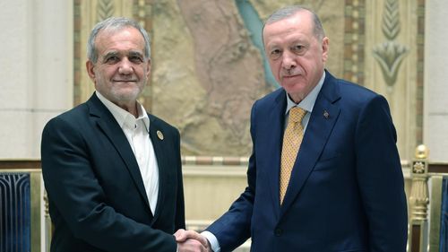 Erdoğan'dan kritik temas: Pezeşkiyan ile görüştü