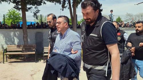 Halfeti Belediyesi'nin eski başkanı Şeref Albayrak yolsuzluktan tutuklandı