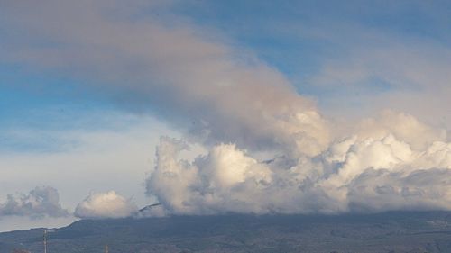  Etna Yanardağı kül püskürtmeye başladı: Avrupa hava sahası kitlendi