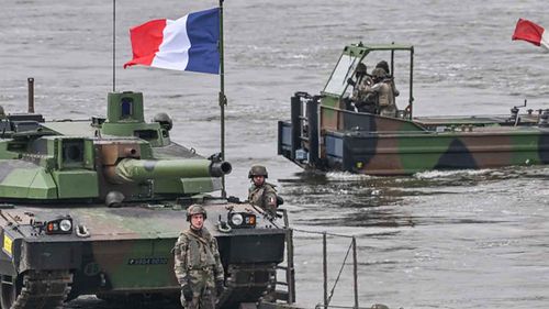 Fransa Grönland için NATO kapsamında askeri adım atıyor