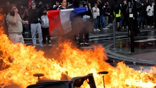 Fransa’da Macron karşıtları sokakları ateşe verdi: Gösterilerde 675 gözaltı