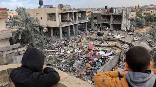 Soykırımcı İsrail’in kıtlığı silah olarak kullandığı Gazze’de 10 Filistinli daha açlıktan şehit oldu