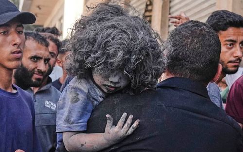 Terör devleti İsrail'in saldırılarında 21 Filistinli şehit oldu