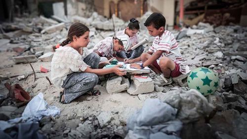 Tercüme | Huda Skaik: Gazze’de çocuklar bayram kıyafeti yerine kefen giyiyor