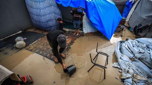 Gazze'de yüzlerce çadır sular altında kaldı: Birçok Müslüman aile tahliye edildi