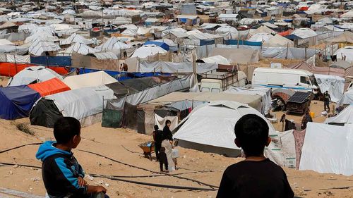 İsrail’in soykırımı: Gazze’de yüz binlerce aile kışa çadırlarda giriyor