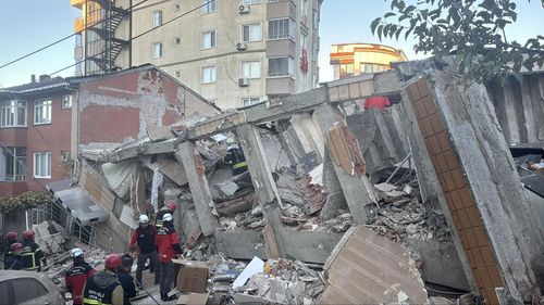 Kocaeli'de 7 katlı bina çöktü