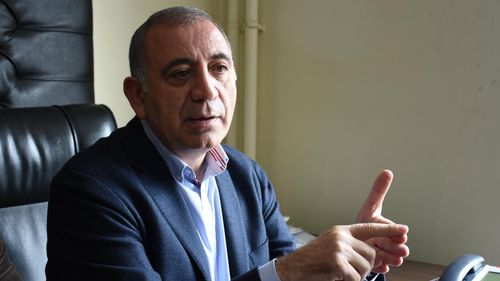 Gürsel Tekin’den CHP’ye: Belediyeleri biz mi soyduk, yüz kızartıcı suç mu işledik!
