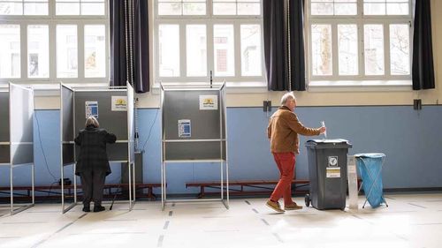 Hollanda sandık başında: 27 parti, 150 sandalye için yarışıyor