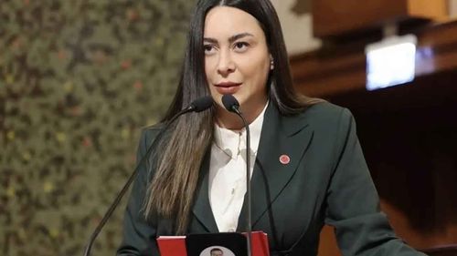 CHP'li Meclis Üyesi Hülya Şimşek gözaltına alındı