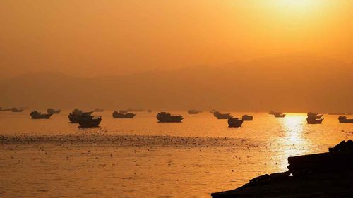 Mutabakat sonrası Hürmüz Boğazı’nda tanker trafiği yeniden başladı