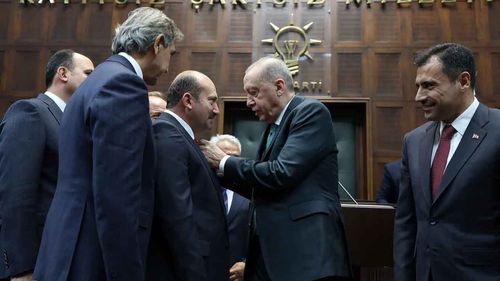 CHP ve Yeniden Refah’tan istifa eden iki belediye başkanı AK Parti’ye katıldı