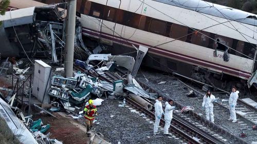 İspanya’nın Endülüs bölgesinde iki hızlı trenin raydan çıkması sonucu 21 kişi öldü