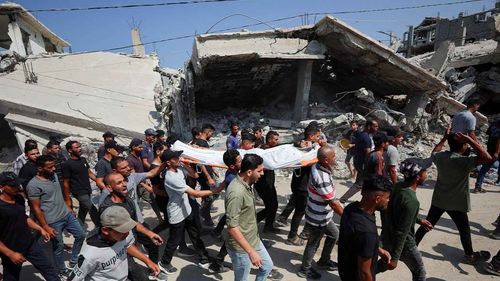 Terör devleti İsrail, Nusayrat’ta cenaze için toplanan sivilleri vurdu: 7 Filistinli şehit