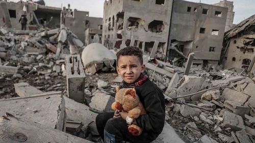 Soykırımcı İsrail ordusunun Gazze’ye saldırılarında biri çocuk 3 Filistinli şehit oldu