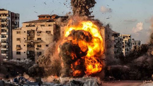 Terör devleti İsrail, Gazze Şeridi’ne kara ve hava saldırısı düzenledi