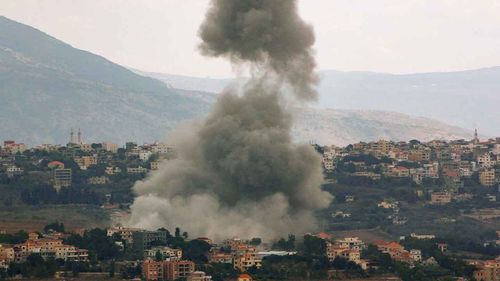 Terör devleti İsrail’in gece saatlerinden bu yana Lübnan’a düzenlediği saldırılarda 13 kişi öldü