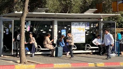 Terör devleti İsrail’de dijital otobüs durakları hacklendi: Trump ve Netanyahu öleceksin, zebanilere yem olacaksın