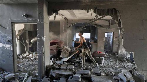 İsrail, Gazze'de sivillerin sığındığı okul ve evleri vurdu: 38 şehit