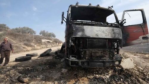 Batı Şeria’da Filistinlilere saldırı: Siyonistler Müslümanların araçlarını ateşe verildi
