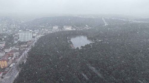 İstanbul’un bazı ilçelerinde kar ve sulu kar yağışı aralıklarla etkisini sürdürüyor