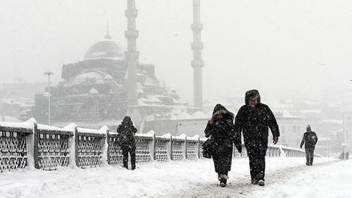 İstanbul’da kar alarmı: Pazar gecesi kar, yarın fırtına bekleniyor