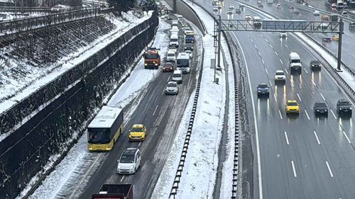 İstanbul’da kar yağışı etkisini sürdürüyor, ağır taşıtlar ve kuryelere trafik yasağı getirildi