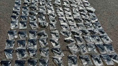 İstanbul'da yolcu otobüsünde 120 adet silah ele geçirildi