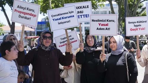 Büyük Aile Platformu'ndan LGBT protestosu
