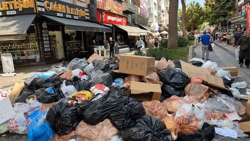 CHP’nin yönetemediği İzmir Buca’da maaş krizi: Çöpler birikti, vatandaş isyan etti