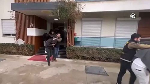 İzmir’de 2 milyar liralık yasa dışı bahis ağı çökertildi: Hücre evleri ifşa oldu