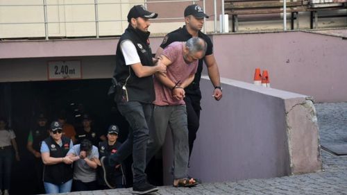 İzmir'de iki polisi şehit eden saldırgan ve babası dahil 7 kişi tutuklandı