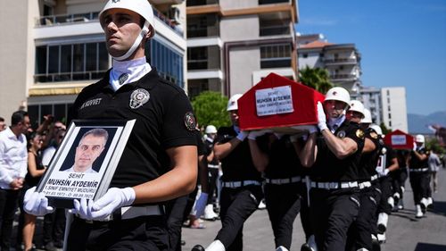 İki şehit polis İzmir’de toprağa verildi