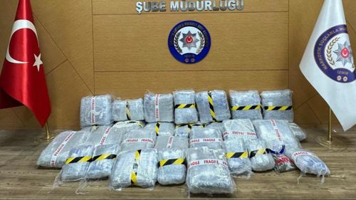 Karşıyaka’da bir evden 80 kilo 463 gram uyuşturucu çıktı